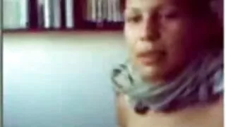 Studente scopa insegnante sulla sua scrivania mature porche amatoriali in classe