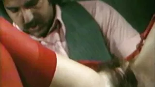 Colpevole ragazza ottiene porno amatoriale milf un cazzo duro dalle sue casalinghe