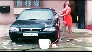 Le dominatrici prepotenti dominano lo schiavo mascherato sottomesso video amatoriali di milf
