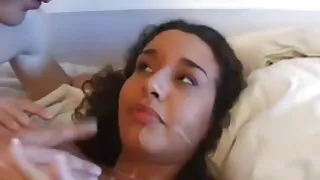 Bionda sportiva con corpo snello si accoppia appassionatamente con un agente milf porno amatoriale