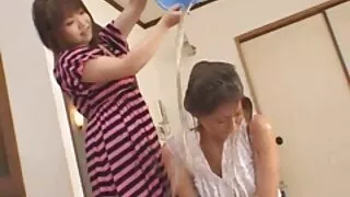 La diva esperta video amatoriali italiani donne mature si masturba la figa mentre lecca le palle pelose dello stallone
