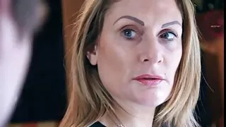 La rossa amatoriale di calze ha video amatoriali di donne mature cercato di spingere un dildo di gomma nella Figa