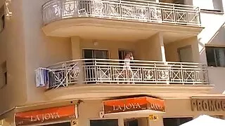 La bionda dai seni ha fatto un pompino fantastico a un ragazzo e ha sexy mature amatoriali urlato per l'Anale