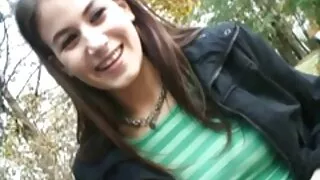 La ragazza è uscita sulla soglia di casa video amatoriali di mature e ha preso una Masturbazione bollente